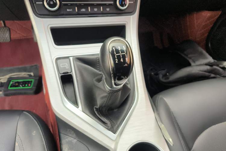 Used Geely Auto Vision 2019 Upgraded Model 1.5L Manual Luxury Version China VI Standard