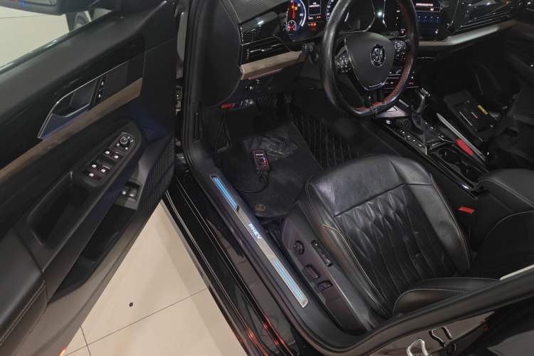 Used Volkswagen Passat New Energy 2020 430 PHEV Hybrid Luxury Edition China VI Standard Driver Seat