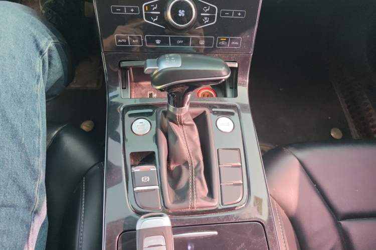 Used Hongqi H5 2018 30TD Dynamic Edition Gear Lever