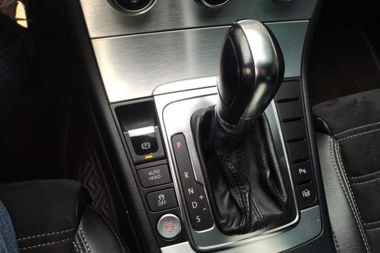 Used Volkswagen FAW-Volkswagen CC 2015 2.0 TSI Luxury Model Gear Lever
