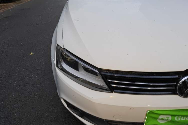 Used Volkswagen Sagitar 2012 1.4TSI Automatic Luxury Edition Right Front Headlight