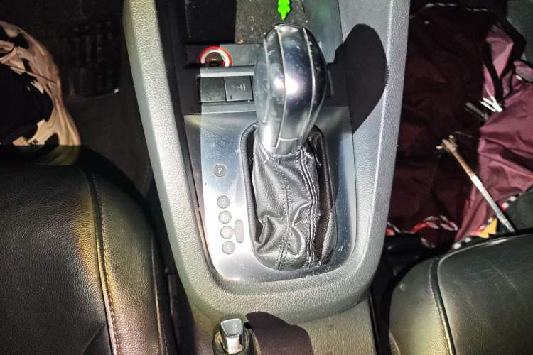 Used Volkswagen Sagitar 2012 1.6L Automatic Comfort Edition Gear Lever