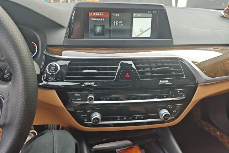 Used BMW 5 Series 2018 528Li Launch Special Edition Audio And AC Panel