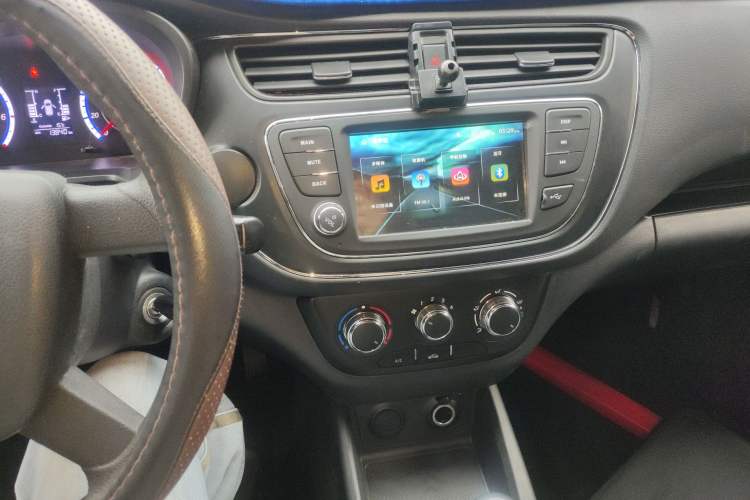 Used CHANGAN KAICHENG Ounuo S 2023 1.5L Deluxe Edition Dual-Steaming Air-Conditioned Passenger Van JL473QG 7 Seats Audio And AC Panel