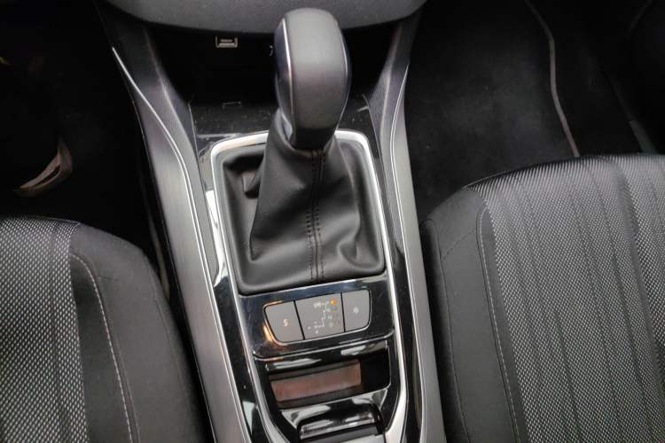 Used Peugeot 308S 2015 1.6T Automatic Jingchi Edition Gear Lever