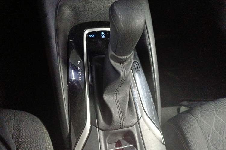 Used Toyota Allion 2022 2.0L Elite Edition Gear Lever