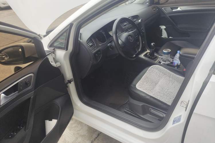 Used Volkswagen Golf 2016 1.6L Manual Fashion Edition Driver Seat