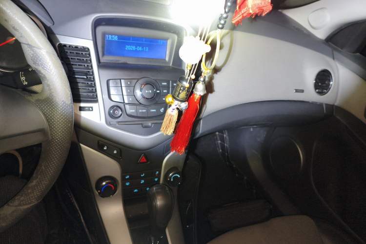 Used Chevrolet Cruze 2012 1.8L SE AT Audio And AC Panel