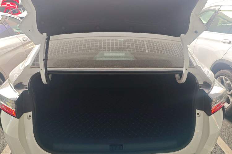 Used Dongfeng Aeolus Yixuan 2023 Mach Edition 1.5L Automatic Chasing Wind Version Trunk