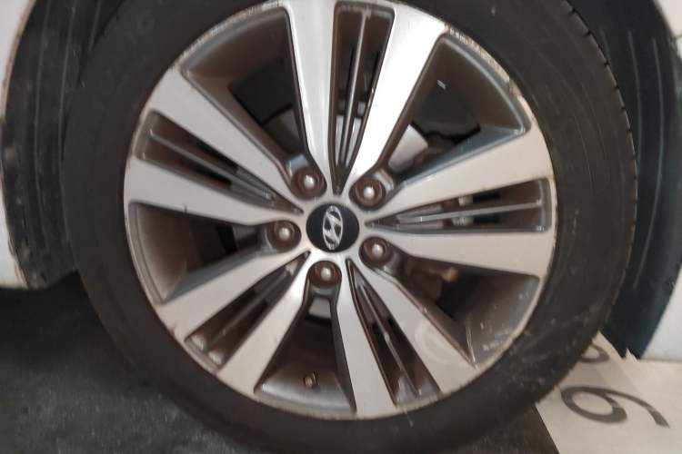 Used Hyundai Mistra 2016 1.8L Automatic Smart GLS Right Front Wheel Hub