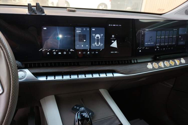 Used Roewe RX9 2023 2.0T Two-Wheel Drive Enjoyment Version Audio And AC Panel