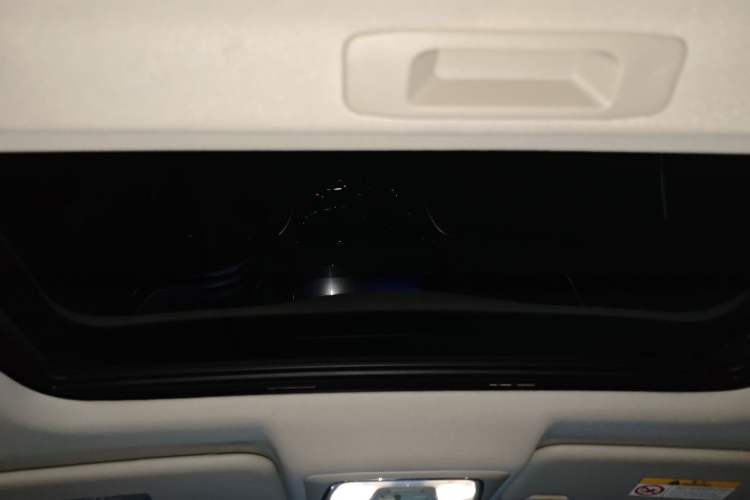 Used Venucia T90 2018 2.0L CVT Smart Connect Luxury Edition China V Standard
