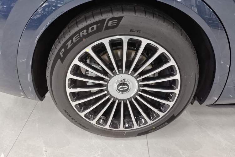 Used Hima AITO M8 2025 Extended-Range Ultra Version 53.4 kWh 5-Seater Edition Exterior 5