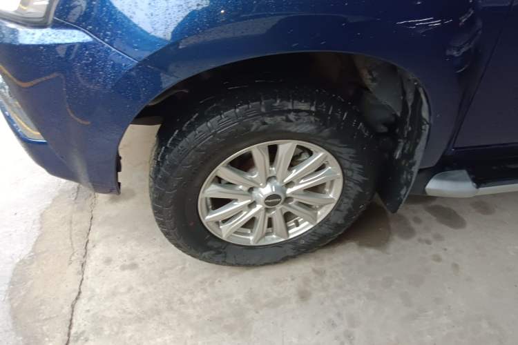 Used Isuzu D-MAX 2020 1.9T 4x4 Automatic Comfort Edition China VI Standard RZ4E Hi-Power
