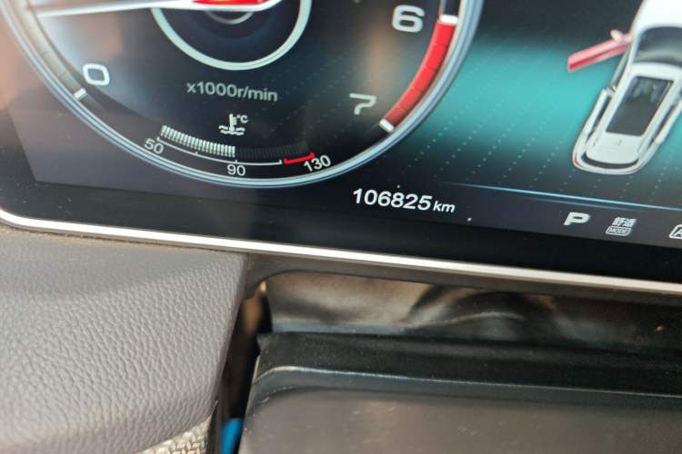 Used Hongqi HS5 2022 2.0T Smart Connect Flagship Edition Odometer Close Up