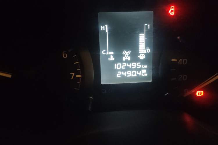 Used Nissan Navara 2017 2.5L Manual 4x4 Standard Edition QR25 Odometer Close Up