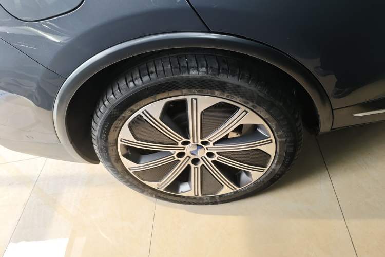 Used Denza N8 2023 Four-Wheel Drive Ultra-Hybrid Flagship Six-Seater Version