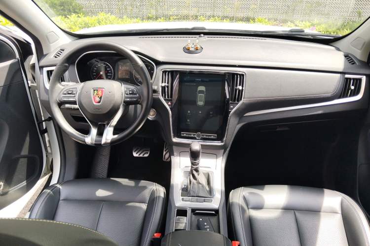 Used Roewe RX5 2016 20T Two-Wheel Drive Automatic Internet Smart Edition
