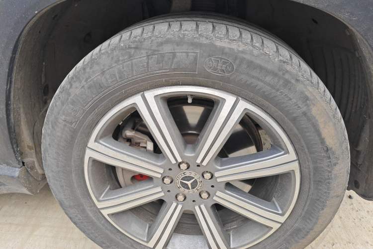 Used Mercedes-Benz GLS 2020 GLS 450 4MATIC Dynamic Edition Right Front Wheel Hub