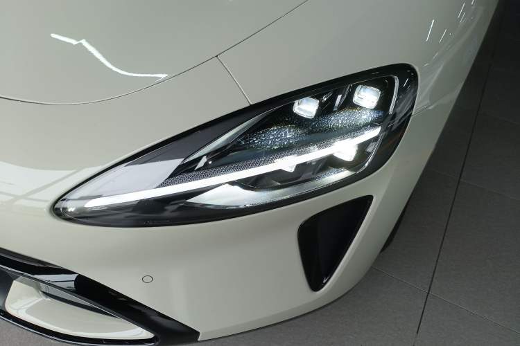 Used Xiaomi Auto SU7 2024 Four-Wheel Drive Ultra-Long Range Advanced Intelligent Driving Max Edition