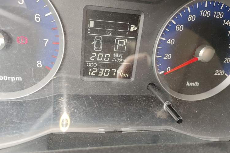 Used Venucia R50 2015 1.6L Automatic Fashion Edition
