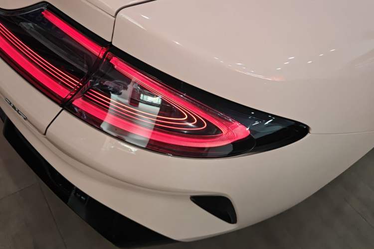 Used Xiaomi Auto SU7 2024 Rear-Drive Long-Range Intelligent Driving Version