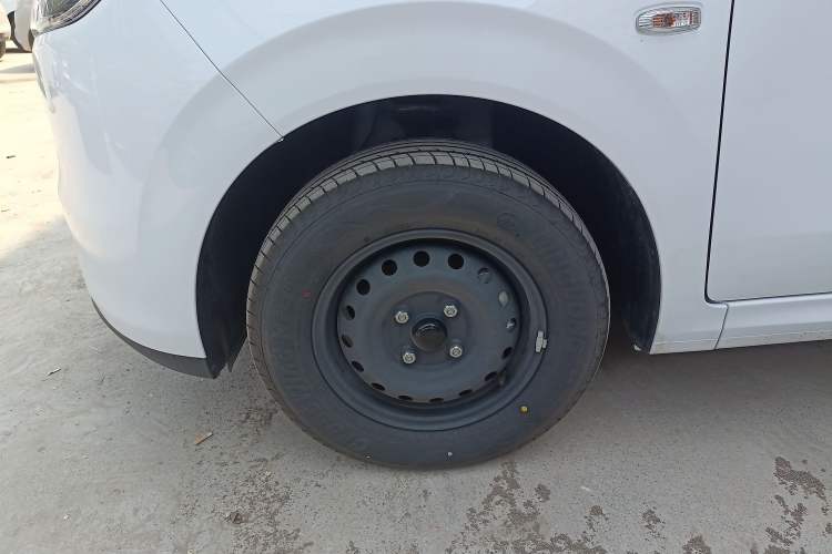 Used Wuling Hongguang New Energy 2024 All-Electric Model 300KM Standard Version Exterior 4