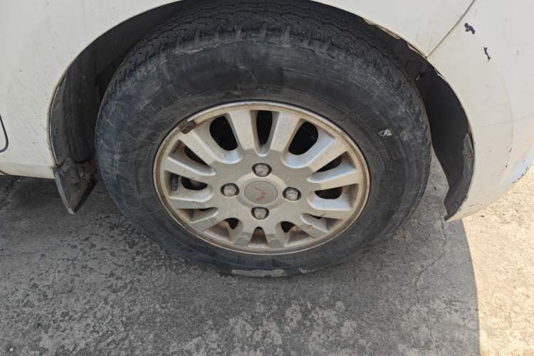 Used Wuling Rongguang V 2016 1.5L Standard Version Right Front Wheel Hub