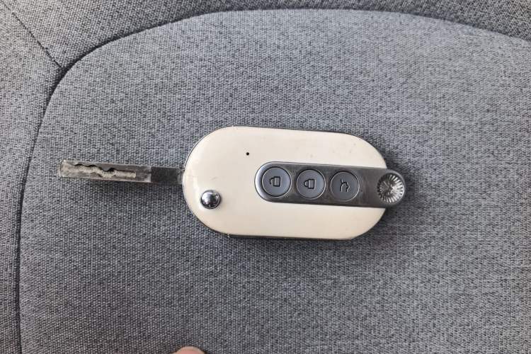 Used Wuling Hongguang MINIEV 2022 Macaron Premium Model – Lithium Ternary Battery Vehicle Key