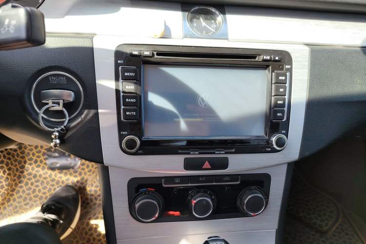 Used Volkswagen Magotan 2013 1.8TSI Premier Model Audio And AC Panel