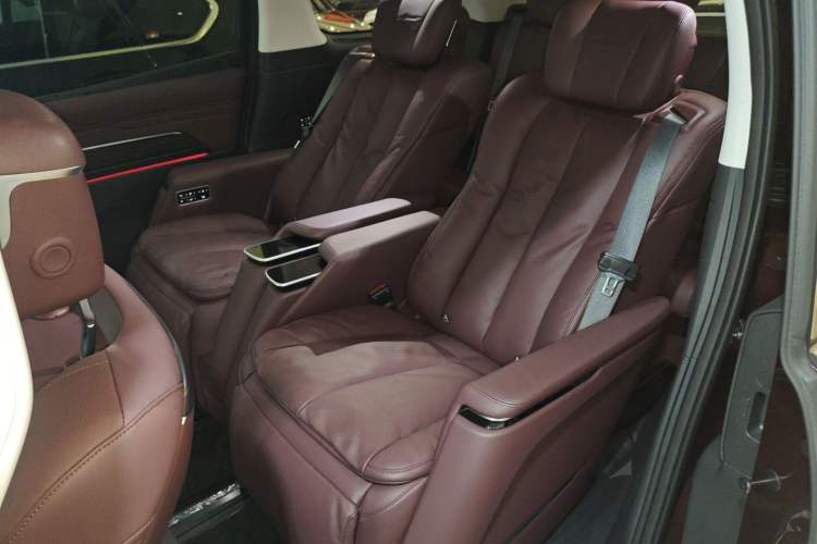 Used Buick Century 2025 2.0T Seven-Seater Yinshi Edition Left Rear Seat