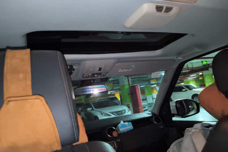 Used Land Rover Discovery 2013 3.0 SDV6 HSE Diesel Edition Headliner