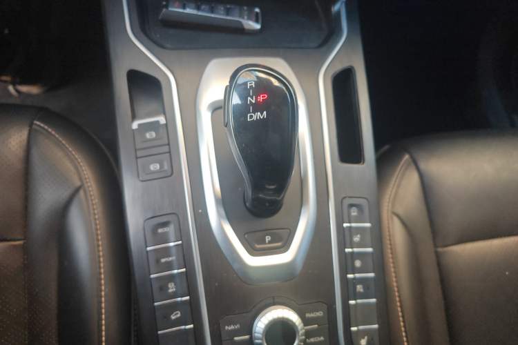 Used Wey VV6 2020 2.0T Two-Wheel Drive Smart Protection+
