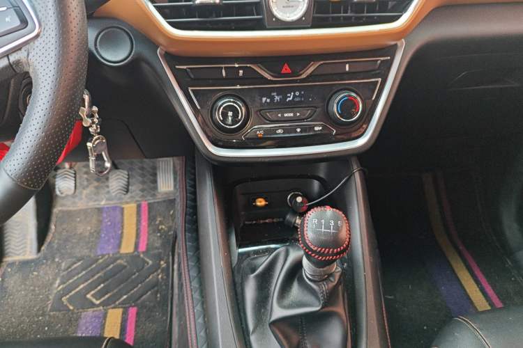 Used Wuling Hongguang S3 2018 1.5T Manual Luxury Model China V Standard Gear Lever