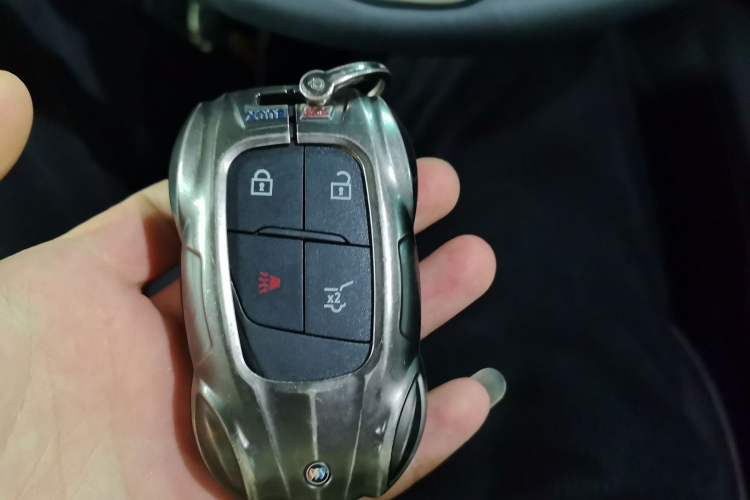 Used Buick Envision 2023 Encore S 652T Two-Wheel-Drive Luxury Model
