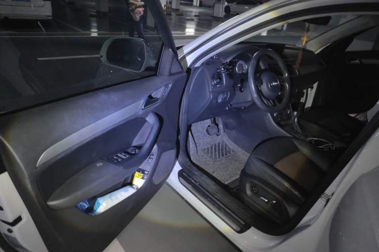 Used Audi Q3 2018 30th Anniversary Edition 30 TFSI Fashion Model Driver Seat