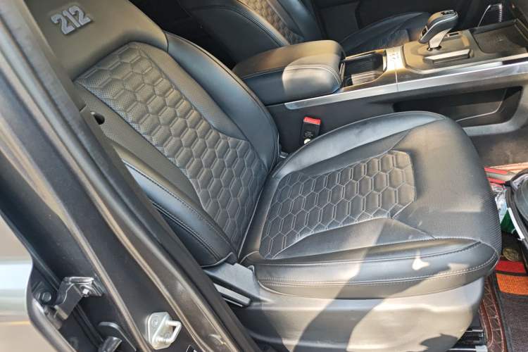 Used 212 T01 2024 2.0T Mechanic Right Front Seat