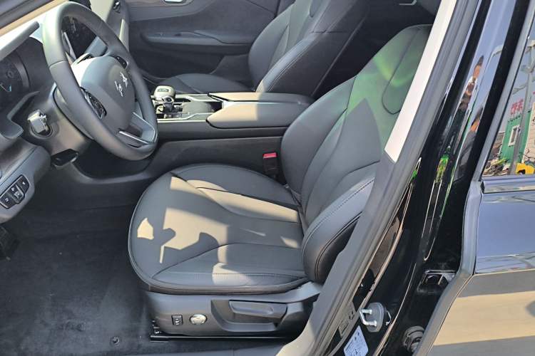 Used Hongqi E-QM5 2021 Online Booking Charging Basic Edition 5 Seats Left Front Seat