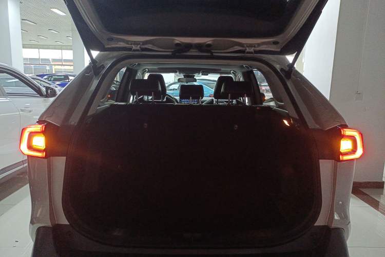 Used Toyota Wildlander 2022 2.0L CVT 4x4 Luxury PLUS Edition
