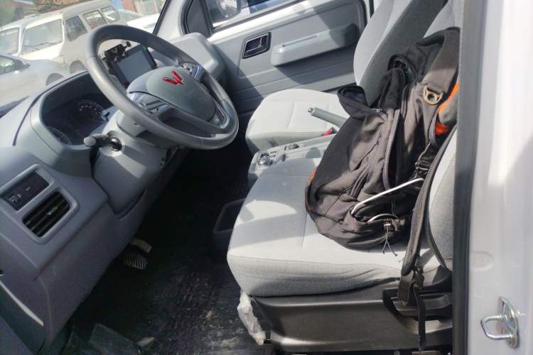 Used Wuling Yangguang 2024 300km Comfort Version with Sealed Windows 75kW
