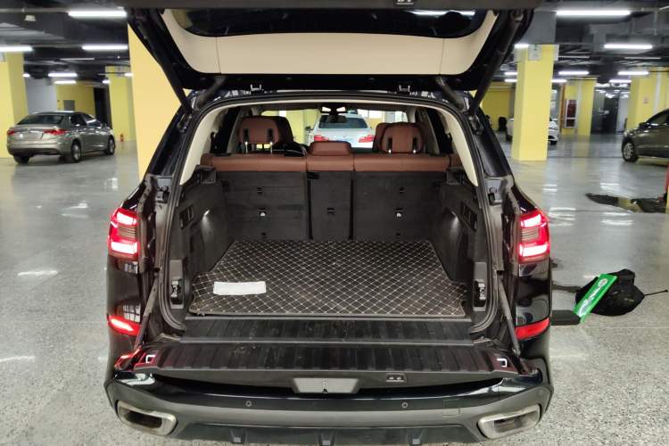 Used BMW X5 2021 xDrive40i Luxury Model with M Sport Package