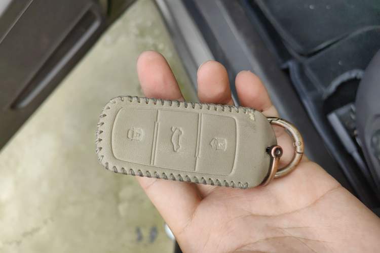 Used Volkswagen Magotan 2012 Travel Edition 2.0 TSI Comfort Version Vehicle Key