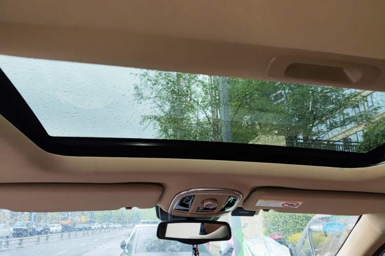 Used Haval H8 2015 2.0T Two-Wheel-Drive Luxury Version
