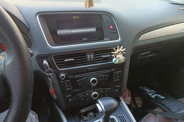 Used Audi Q5 2017 Plus 40 TFSI Technology Model Audio And AC Panel