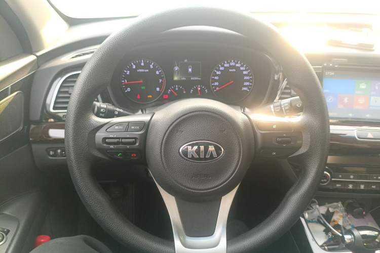 Used Kia K4 2015 1.8L Automatic GLS Special Steering Wheel