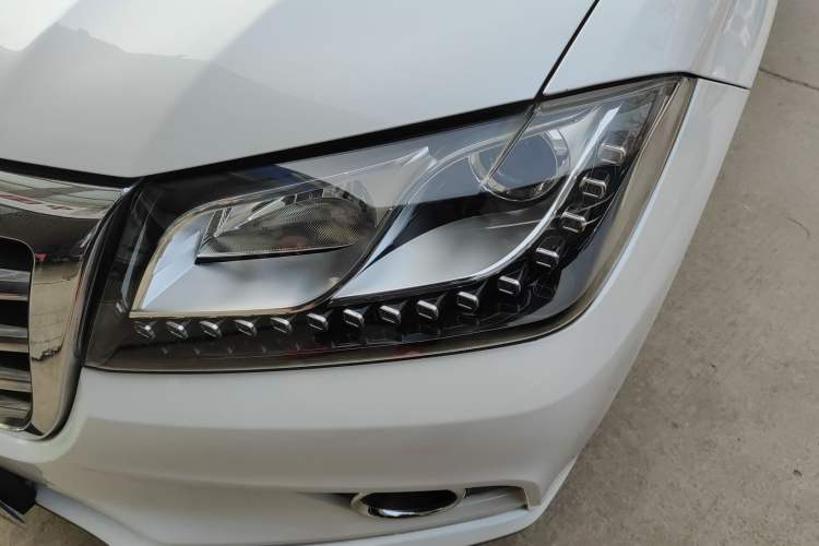 Used Haval H2 2018 Red-Label 1.5T Dual-Clutch Two-Wheel-Drive Luxury Model
