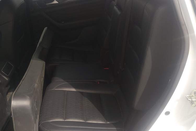 Used Dongfeng Fengon ix7 2020 2.0 TGDI Automatic Two-Wheel Drive Urban Luxury Edition Left Rear Seat