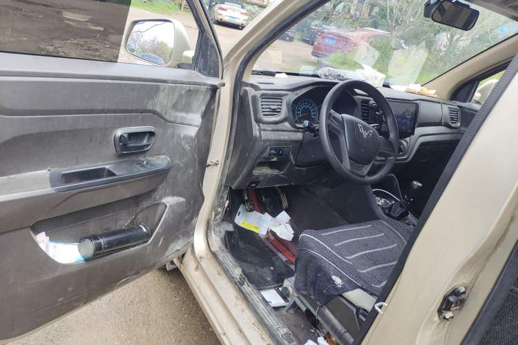 Used Wuling Hongguang V 2019 1.5L Enjoyment Version China VI LAR
