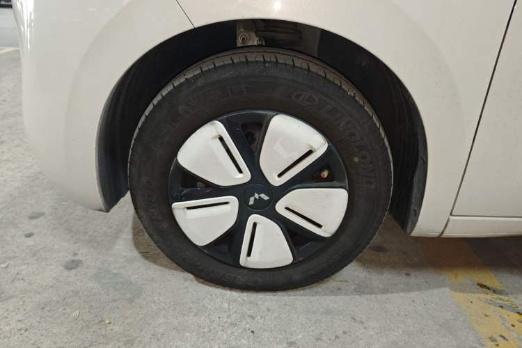 Used Wuling Hongguang MINIEV 2025 Four-Door Version Advanced Edition Left Front Wheel Hub