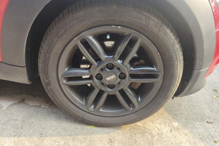 Used MINI Clubman 2013 1.6L COOPER Bond Street Right Front Wheel Hub